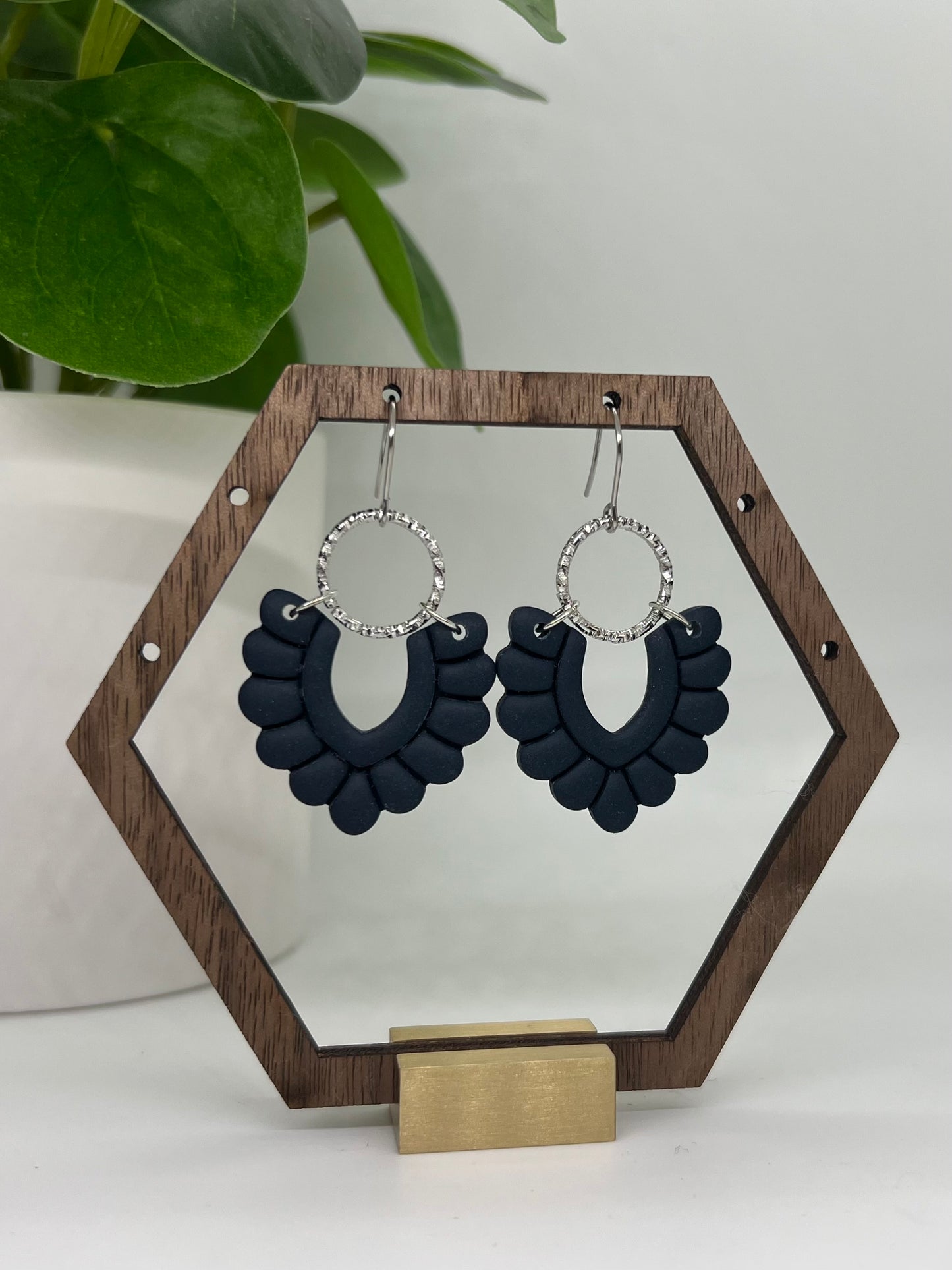 Scalloped drop